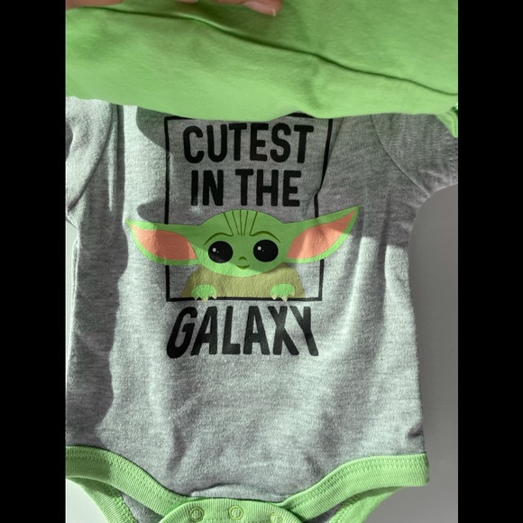 Baby Yoda Onesie 3-Piece - Picture 8 of 12